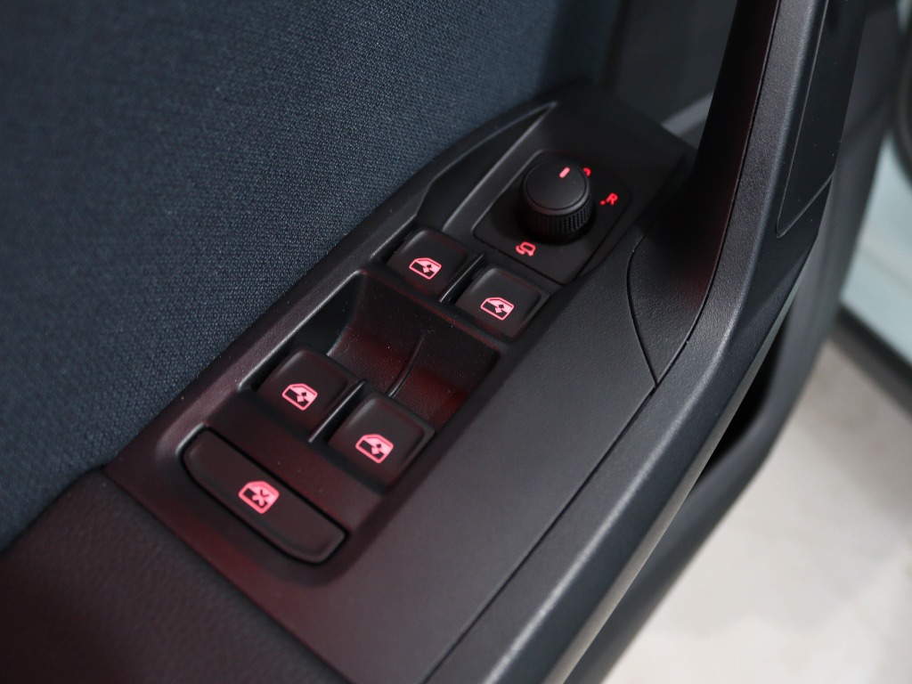 SEAT ARONA 1.0 TSI STYLE DSG full