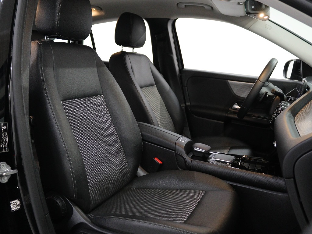 MERCEDES-BENZ Classe GLA 180 D full