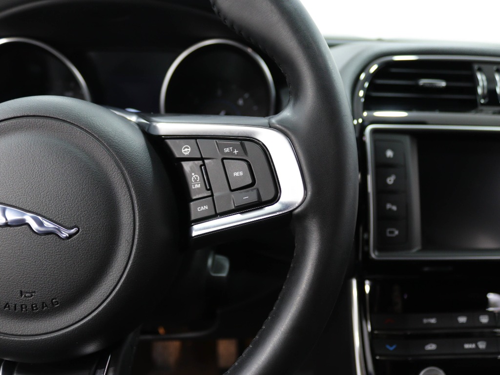 JAGUAR XE 2.0 D R-SPORT full