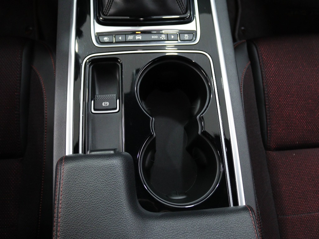 JAGUAR XE 2.0 D R-SPORT full