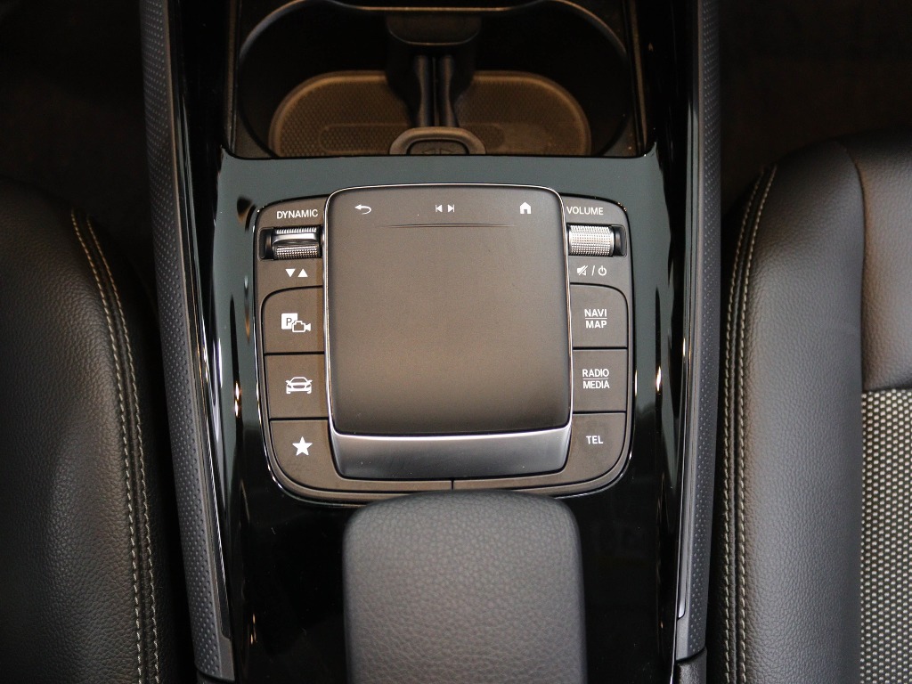 MERCEDES-BENZ Classe GLA 180 D full