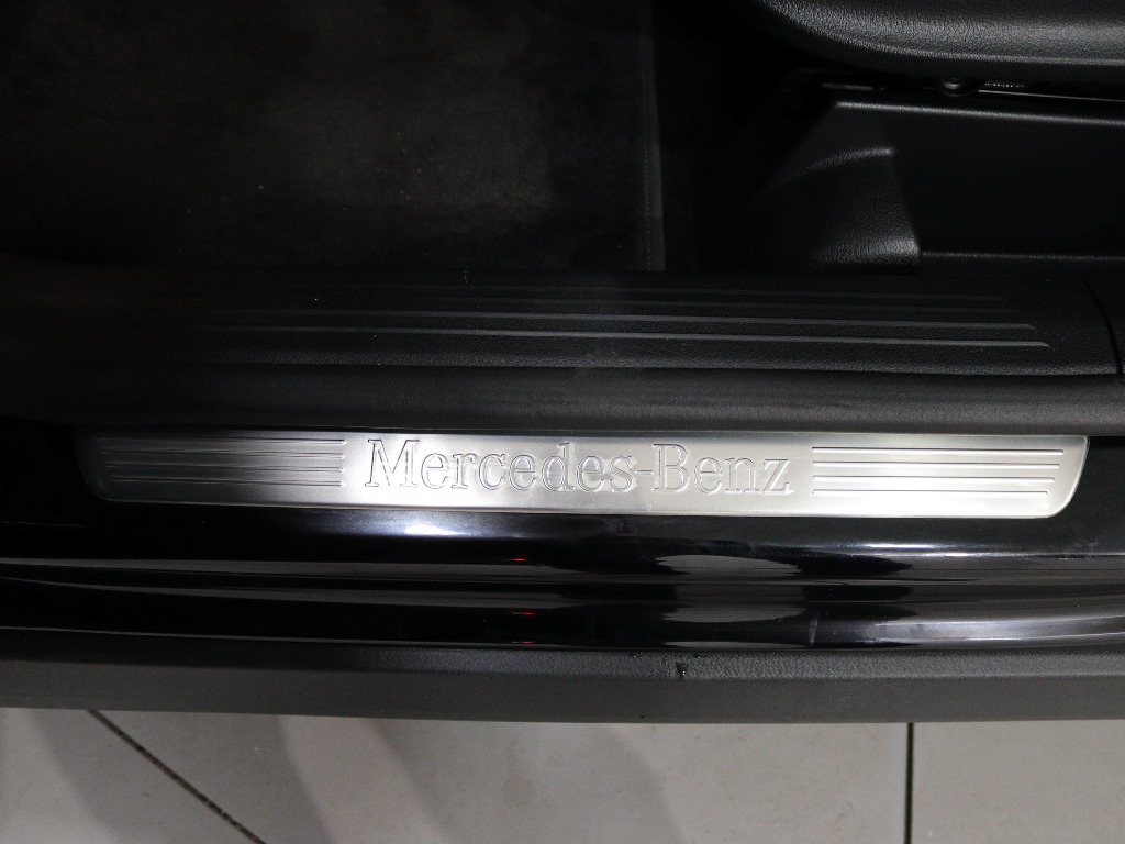 MERCEDES-BENZ Classe GLA 180 D full