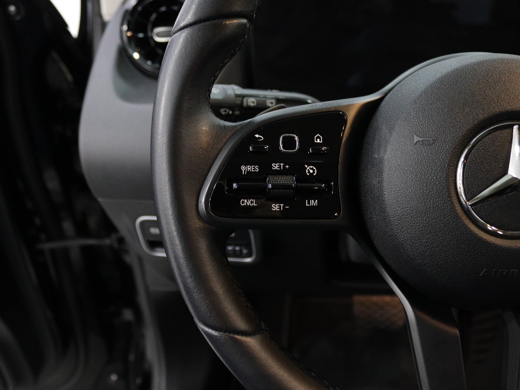 MERCEDES-BENZ Classe GLA 180 D full
