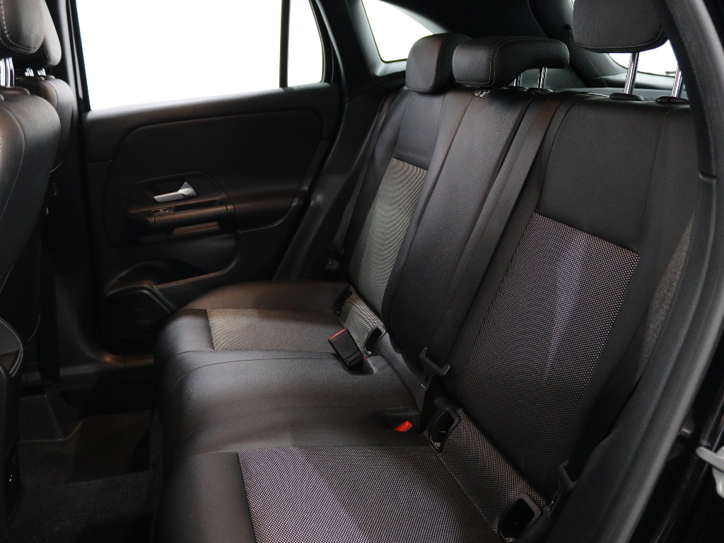MERCEDES-BENZ Classe GLA 180 D full