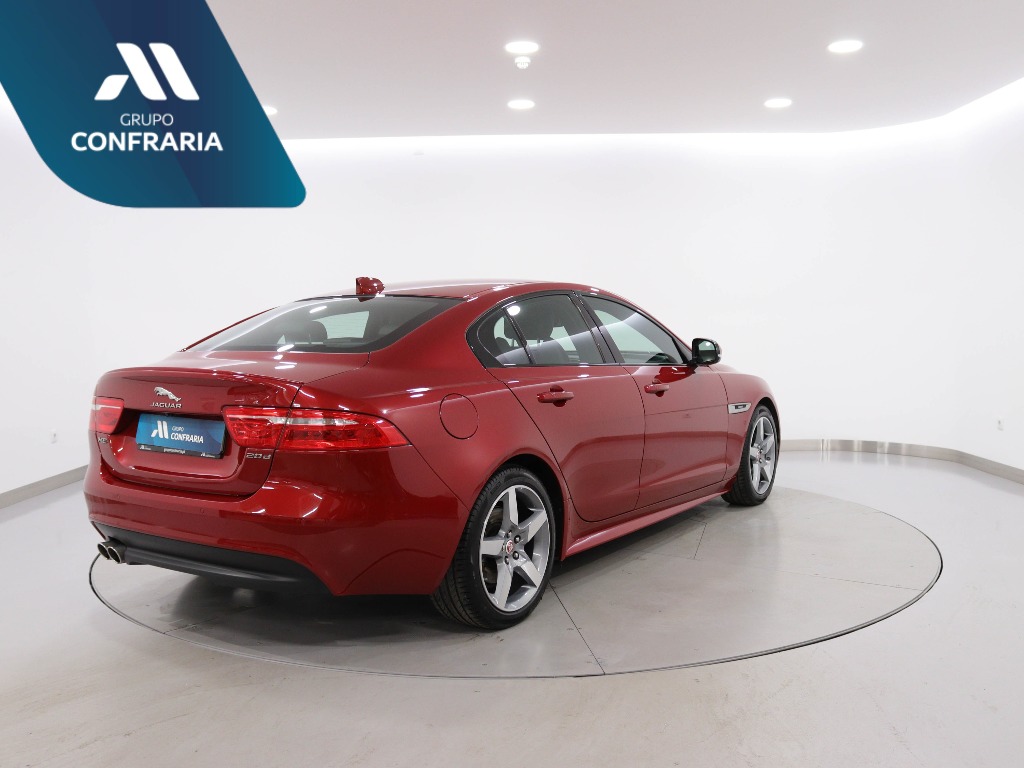 JAGUAR XE 2.0 D R-SPORT full