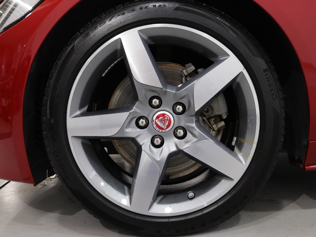 JAGUAR XE 2.0 D R-SPORT full