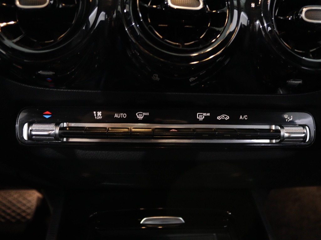 MERCEDES-BENZ Classe GLA 180 D full