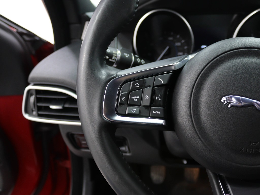 JAGUAR XE 2.0 D R-SPORT full
