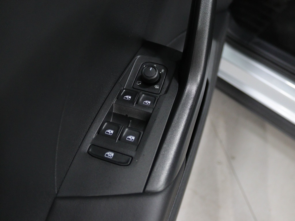 VOLKSWAGEN T-Cross 1.0 TSI URBAN full